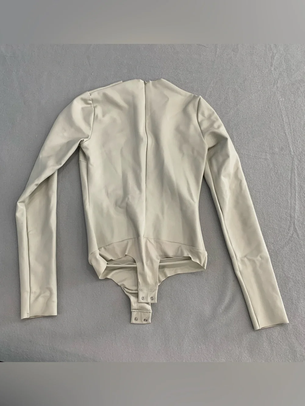 Skims Faux Leather Bodysuit Sz Small BeigeMock Neck Long Sleeve Shell Neutral - Picture 2 of 11